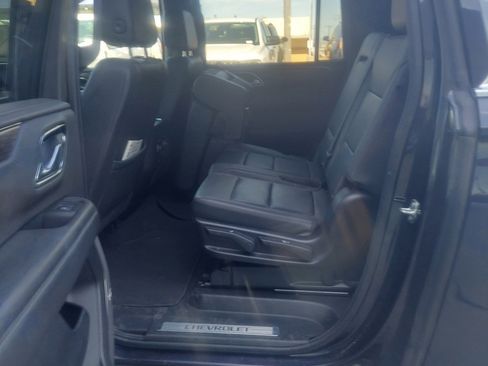 Used 2024 Chevrolet Suburban LT image 6