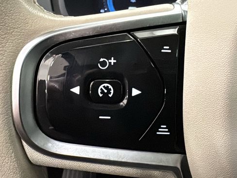 Certified 2023 Volvo XC90 B5 Plus w/ Protection Package Premier image 13