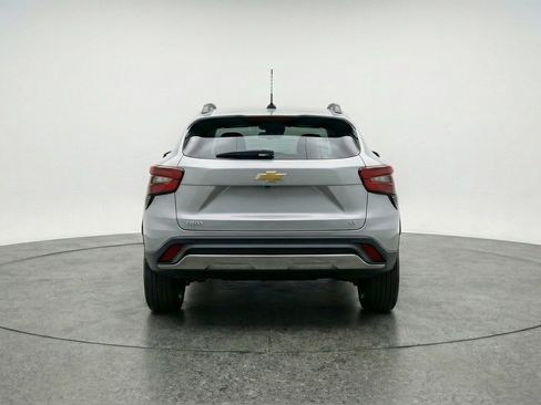 Used 2025 Chevrolet Trax LT w/ LT Convenience Package FWD image 7