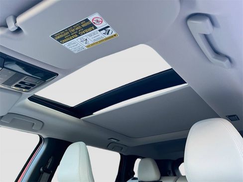 New 2025 Mitsubishi Outlander SE image 23