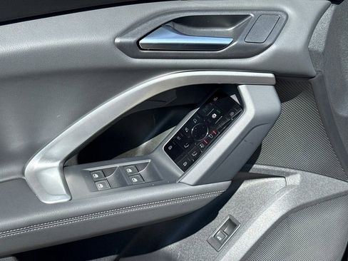 Used 2025 Audi Q5 Premium w/ Convenience Package image 17