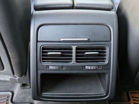 Used 2014 Volkswagen Touareg TDI image 24