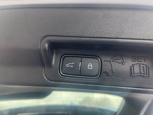 Used 2022 Ford Explorer XLT w/ Equipment Group 202A image 17