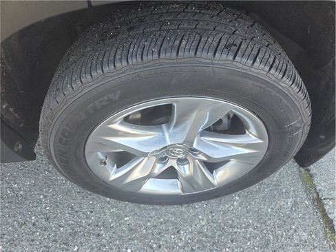 Used 2015 Toyota Highlander Limited w/ Driver Technology Package image 12