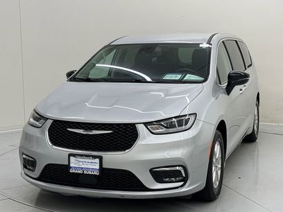 Used 2024 Chrysler Pacifica Touring-L