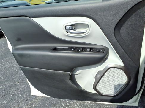 Used 2020 Jeep Renegade Limited w/ Safety and Security Group FWD image 27