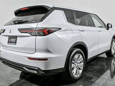 New 2025 Mitsubishi Outlander ES image 8