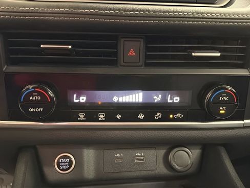 Used 2023 Nissan Rogue SV FWD image 16