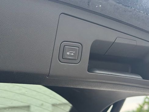 Used 2024 Cadillac XT4 Sport FWD image 7