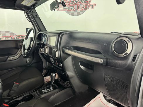 Used 2015 Jeep Wrangler Sport image 12