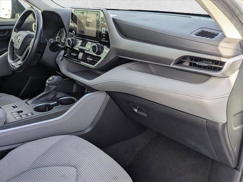 Used 2023 Toyota Highlander LE image 22