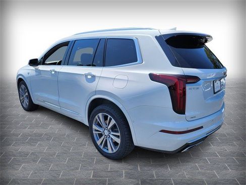 Certified 2022 Cadillac XT6 Premium Luxury w/ Platinum Package image 3