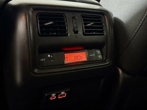 Used 2020 Nissan Pathfinder SV image 23