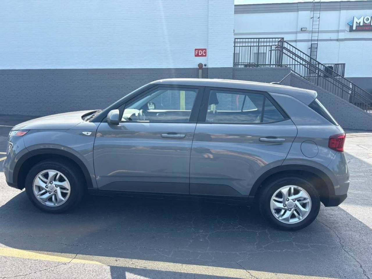 Used 2023 Hyundai Venue SE w/ Cargo Package FWD image 8