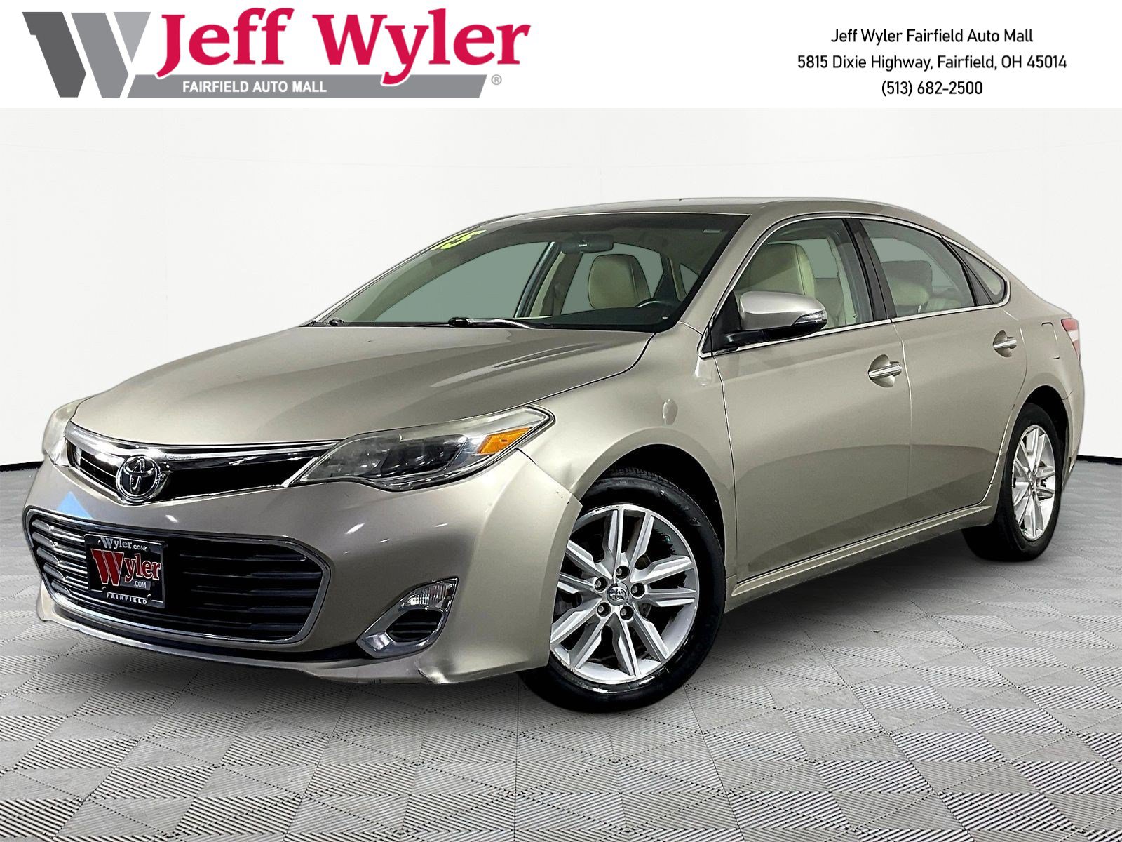 Used 2015 Toyota Avalon XLE FWD image 1