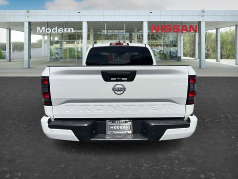 Used 2025 Nissan Frontier SV image 4