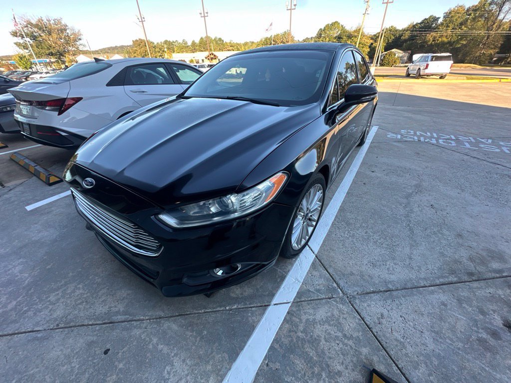 Used 2016 Ford Fusion SE w/ Equipment Group 202A FWD image 2