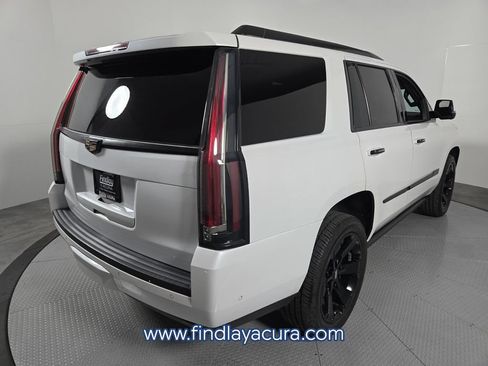 Used 2018 Cadillac Escalade Platinum AWD/4WD image 9