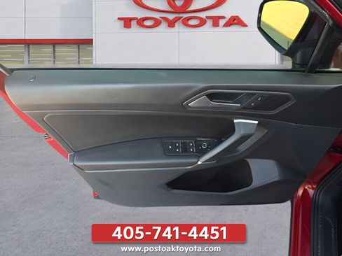 Used 2020 Volkswagen Tiguan SE FWD image 12
