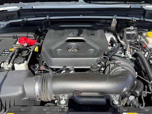 Used 2025 Jeep Wrangler Rubicon AWD/4WD image 25