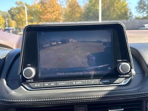 Used 2023 Nissan Rogue SV image 30