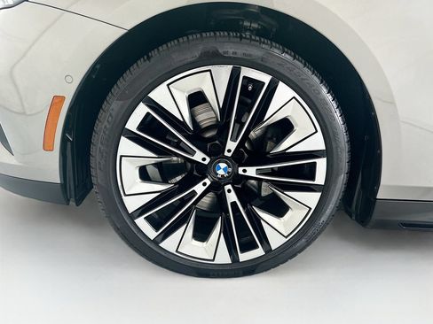 Used 2025 BMW 530i w/ Premium Package RWD image 30