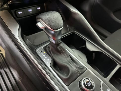 Used 2023 Kia Sorento LX image 30