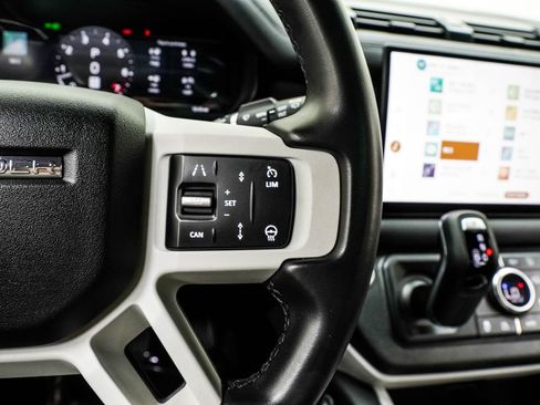 Used 2025 Land Rover Defender 110 S image 37