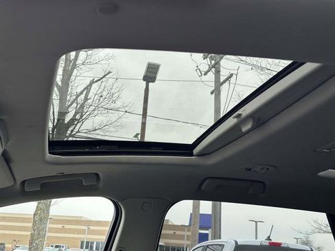 Used 2019 Buick Enclave Essence image 15