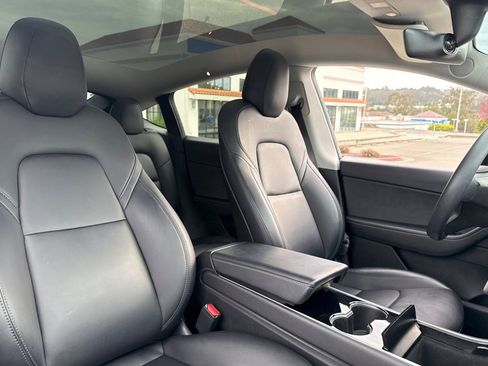 Used 2020 Tesla Model Y Long Range image 31