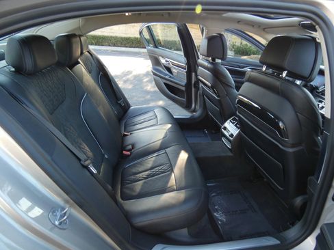 Used 2020 BMW 750i xDrive w/ Executive Package image 37