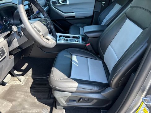 Used 2024 Ford Explorer XLT w/ Equipment Group 202A AWD/4WD image 9