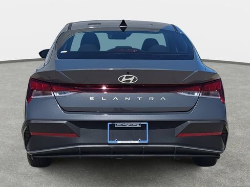 Used 2026 Hyundai Elantra SE FWD image 6