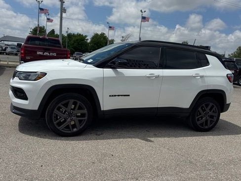 Used 2026 Jeep Compass Limited AWD/4WD image 3