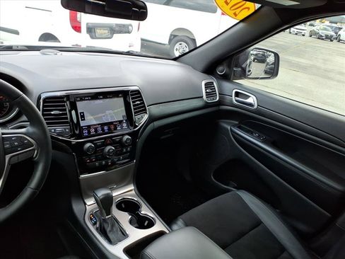 Used 2021 Jeep Grand Cherokee Laredo X AWD/4WD image 12