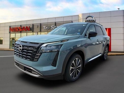 New 2026 Nissan Pathfinder Platinum w/ Cargo Package AWD/4WD image 2