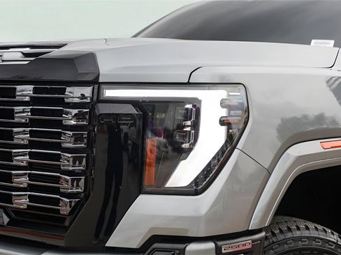Used 2025 GMC Sierra 2500 Denali Ultimate image 3