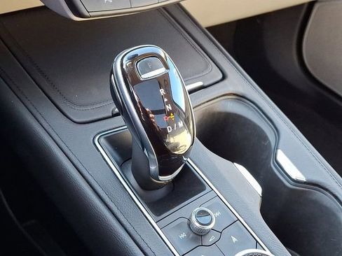 Certified 2022 Cadillac XT4 Luxury w/ Driver Awareness Package image 18