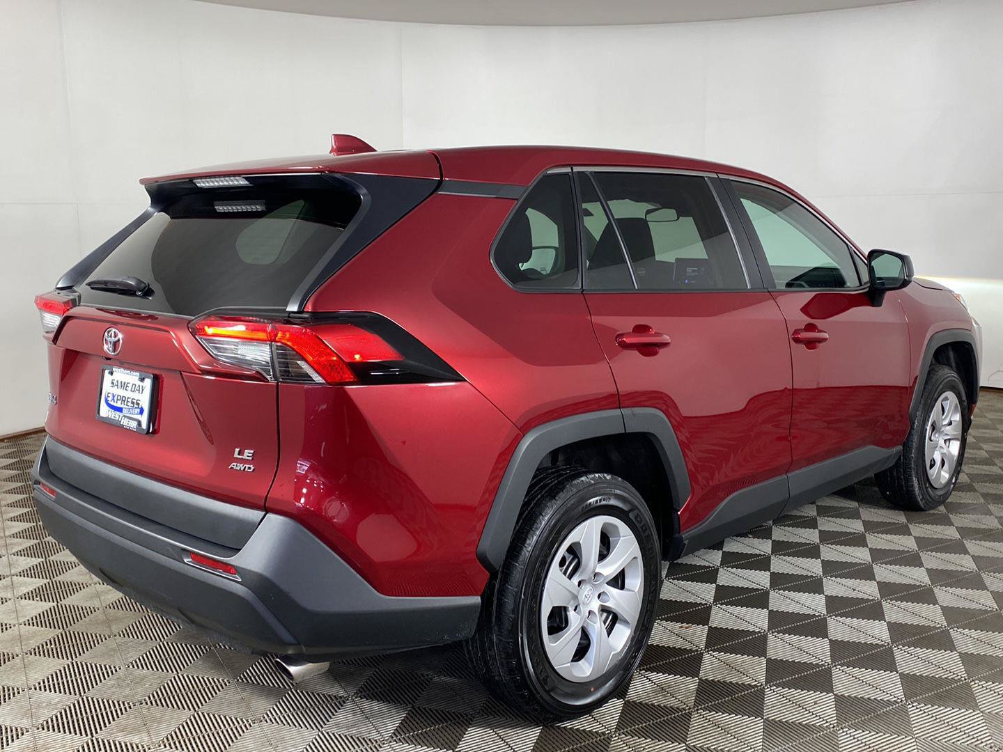 Used 2024 Toyota RAV4 LE AWD/4WD image 3