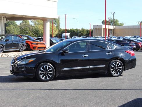 Used 2017 Nissan Altima 2.5 SL w/ Technology Package FWD image 6
