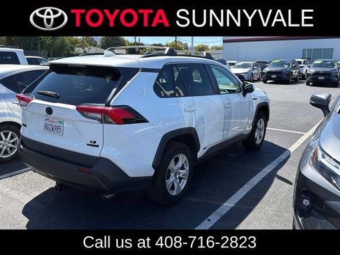 Used 2021 Toyota RAV4 LE AWD/4WD image 2