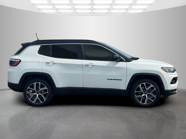 Certified 2025 Jeep Compass Limited AWD/4WD image 8