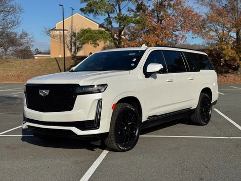 Used 2023 Cadillac Escalade ESV Sport w/ Touring Package image 4