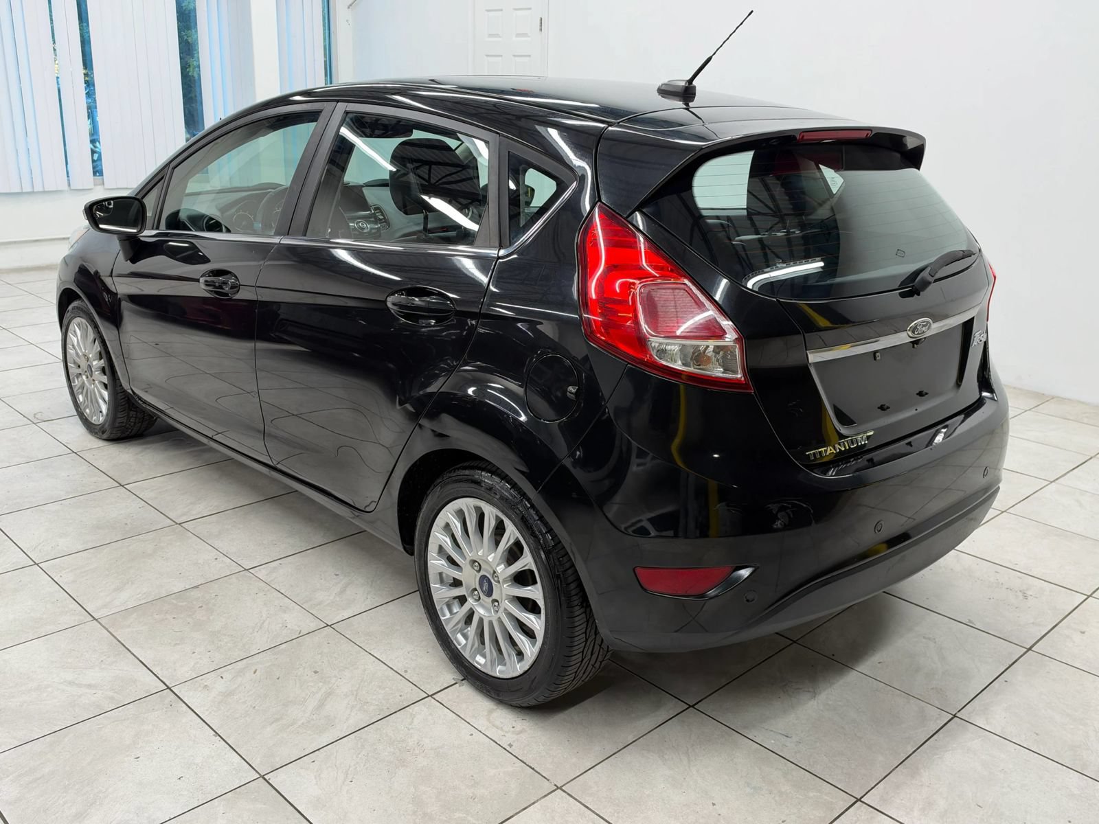 Used 2014 Ford Fiesta Titanium FWD image 7