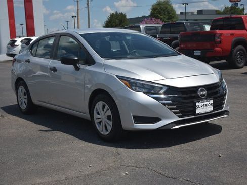 Used 2025 Nissan Versa S FWD image 3