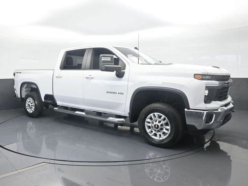 Used 2024 Chevrolet Silverado 2500 LT w/ Convenience Package image 8