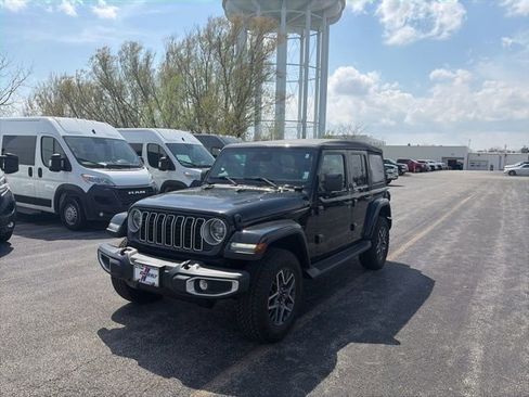 Used 2026 Jeep Wrangler Unlimited Sahara AWD/4WD image 1
