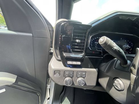 Used 2022 Chevrolet Silverado 1500 ZR2 w/ Technology Package AWD/4WD image 18