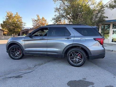 Used 2025 Ford Explorer ST-Line w/ ST-Line Street Pack AWD/4WD image 9