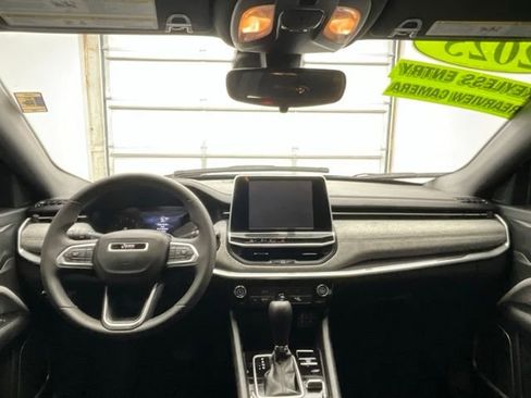 Used 2025 Jeep Compass Latitude image 4